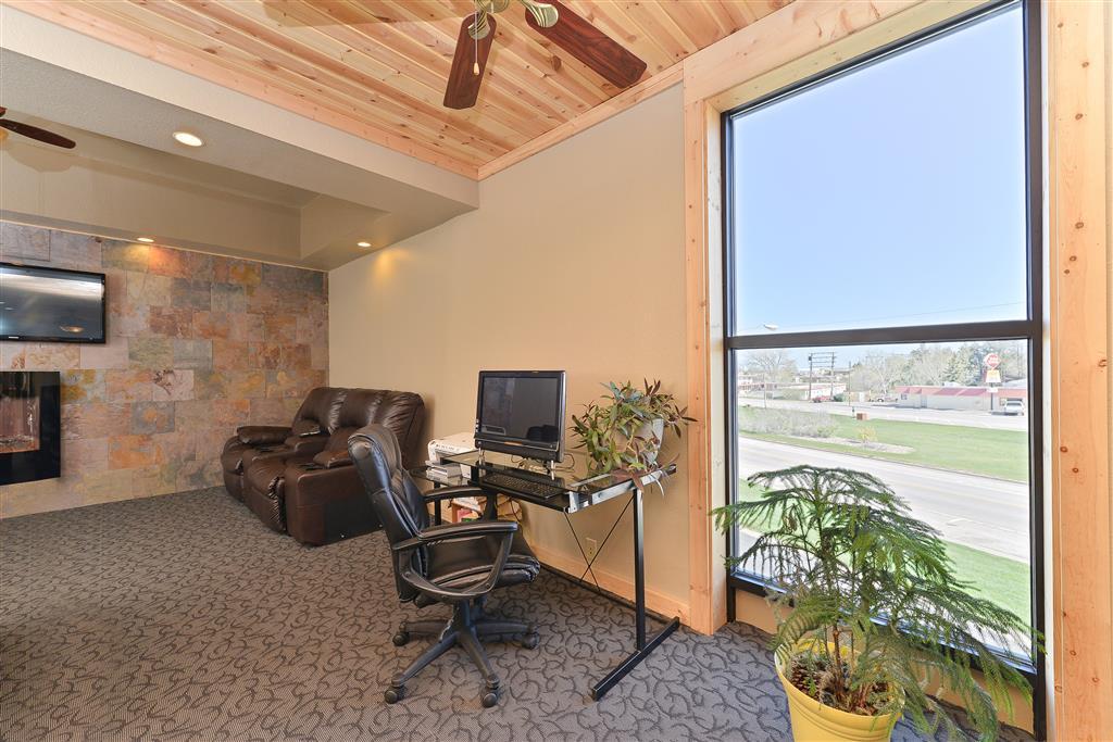 Americas Value Hotel Wall