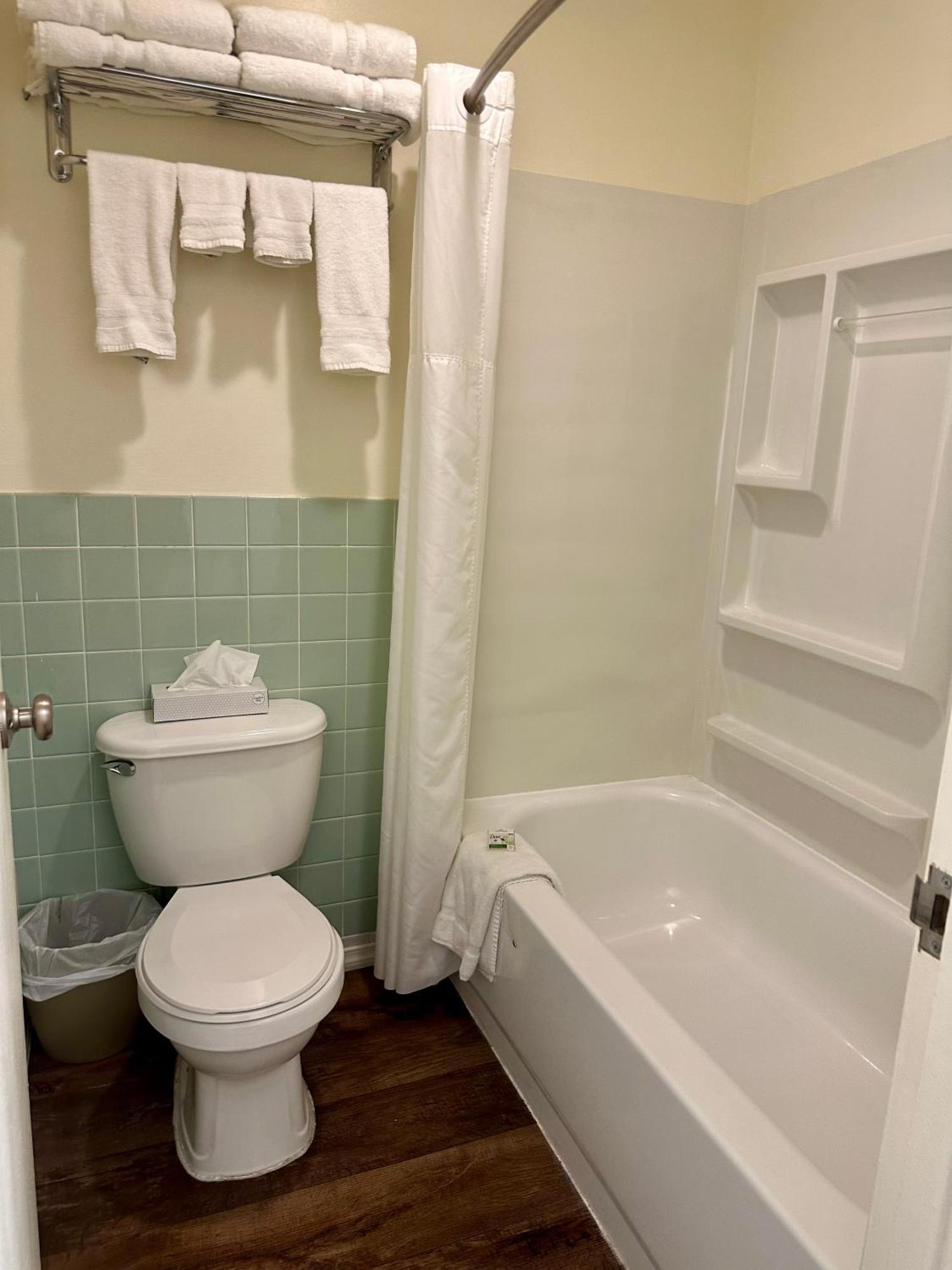 Americas Value Hotel