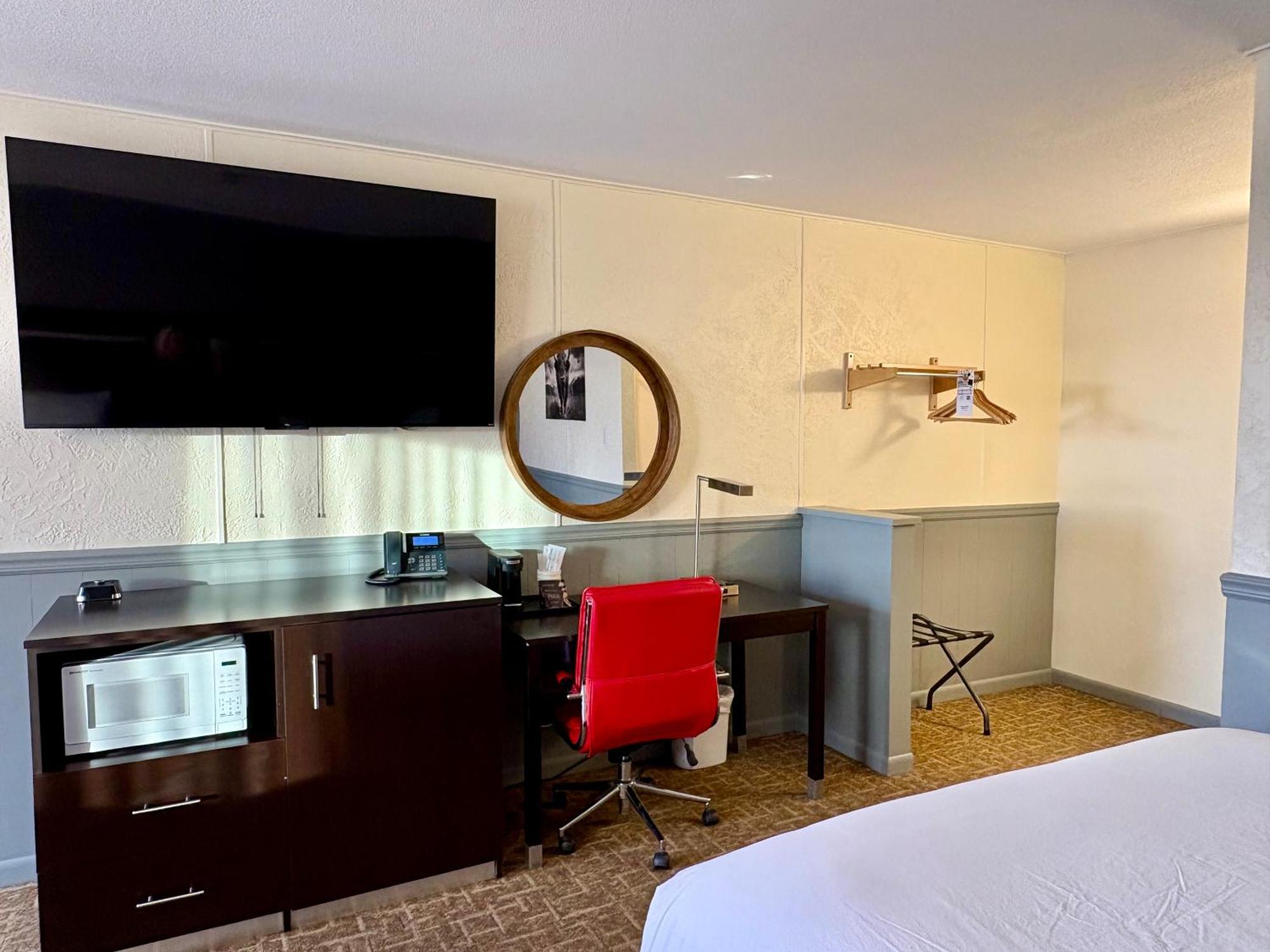 Hotel Americas Value Wall